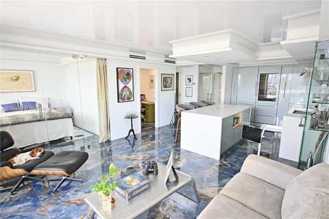 401 Ocean Drive, Miami Beach, FL 33139