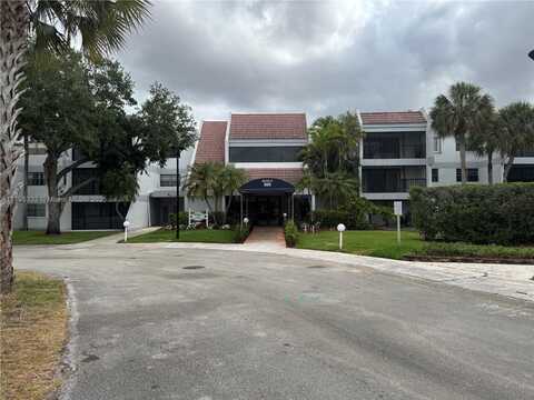 200 Lakeview Dr, Weston, FL 33326