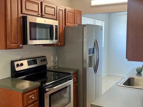 1100 NE 1st Ct, Hallandale Beach, FL 33009