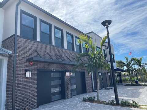 8366 NW 7th Ct, Plantation, FL 33324