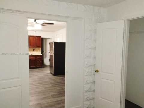 605 S J St, Lake Worth, FL 33460