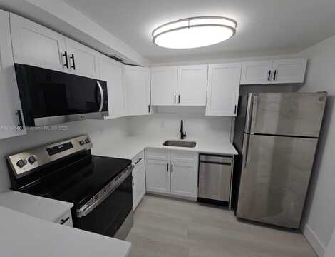 8101 Crespi Blvd, Miami Beach, FL 33141