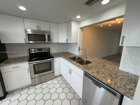441 NE 195th St, Miami, FL 33179