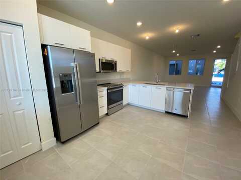 10250 NW 66th ST, Doral, FL 33178