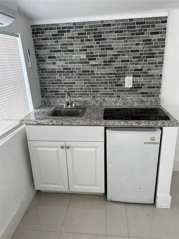 undefined, Hollywood, FL 33024