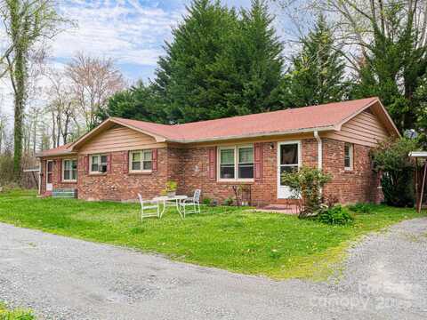 527 Glasgow Lane, Hendersonville, NC 28739
