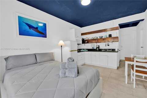 255 W 24th St, Miami Beach, FL 33140