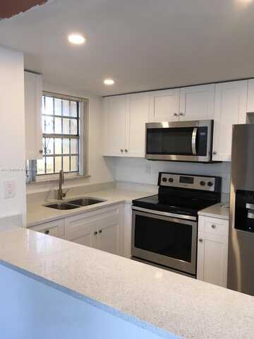 8897 Fontainebleau Blvd, Miami, FL 33172