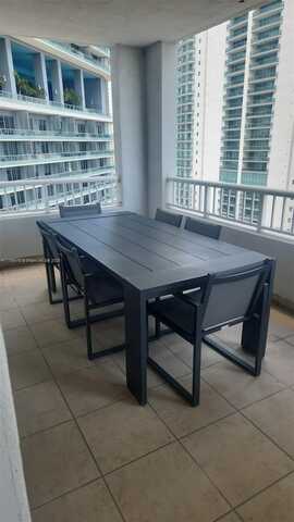 170 SE 14th St, Miami, FL 33131