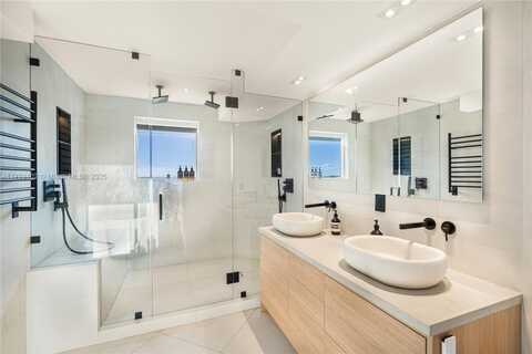 16485 Collins Ave, Sunny Isles Beach, FL 33160