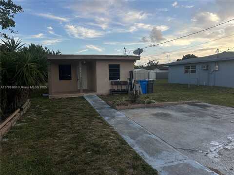 5413 SW 19th St, West Park, FL 33023