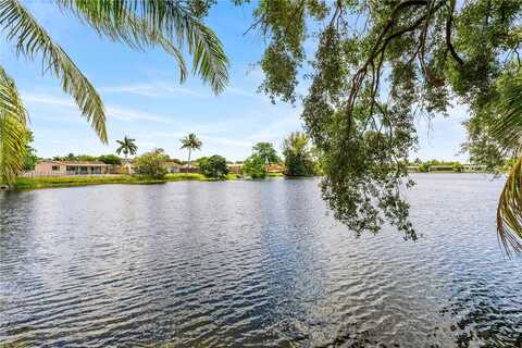 8956 Palm Tree Ln, Pembroke Pines, FL 33024