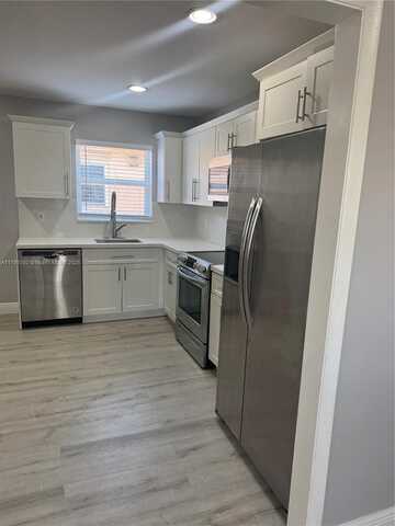 124 SE 2nd Ave, Hallandale Beach, FL 33009