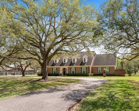 720 4th Street, Bay City, TX 77414