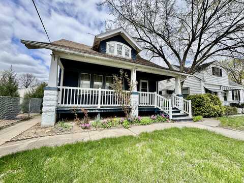 9208 W Swan Cir, Milwaukee, WI 53225