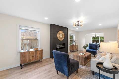 7515 N Boyd Way, Fox Point, WI 53217