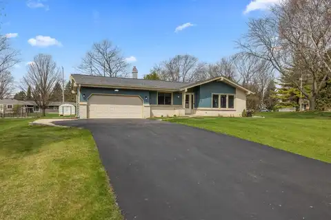 1515 Valley View Dr, Hubertus, WI 53033