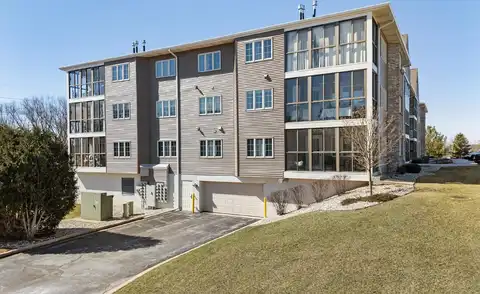 239 Oconomowoc Pkwy, Oconomowoc, WI 53066