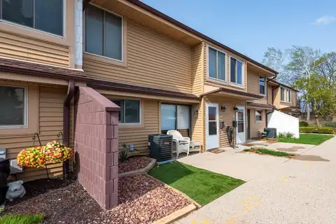 1914 W Salem St, Milwaukee, WI 53221