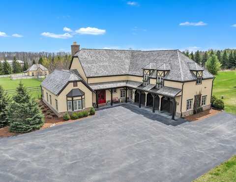 10475 W Hawthorne Rd, Mequon, WI 53097
