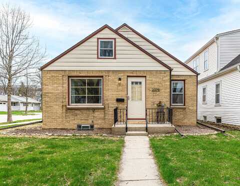2378 N 86th St, Wauwatosa, WI 53226