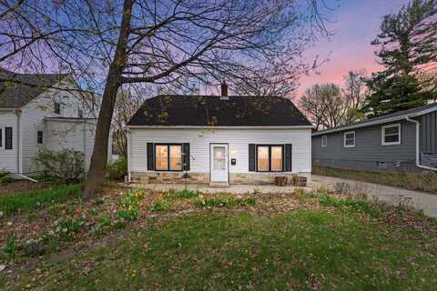 1110 S 123rd St, West Allis, WI 53214