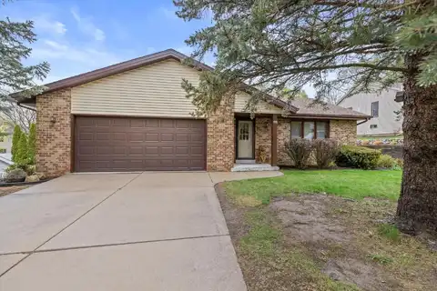 416 Lindenwood Dr, Hartland, WI 53029