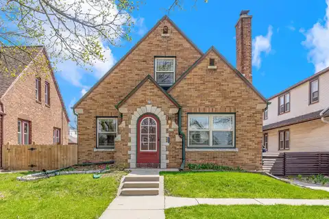 4248 S 1st St, Milwaukee, WI 53207