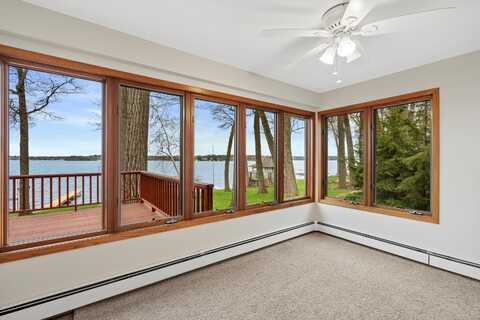 W280n3517 Taylors Woods Rd, Pewaukee, WI 53072