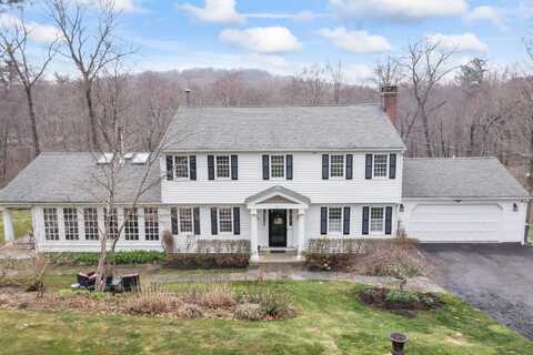 9 Cassway Road, Woodbridge, CT 06525
