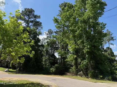 9844 Kaimuki Court, Diamondhead, MS 39525