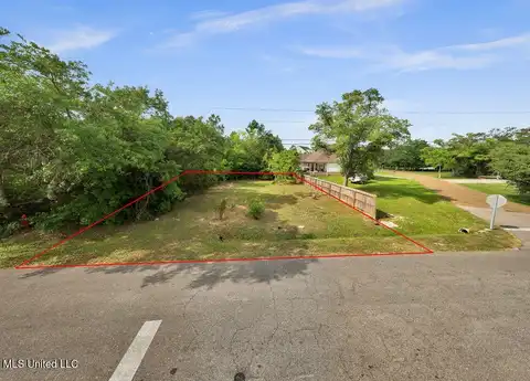 196 Bay Oaks Drive, Bay Saint Louis, MS 39520