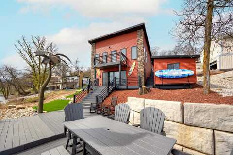 8350 Lakeshore Drive, Dexter, IA 50070