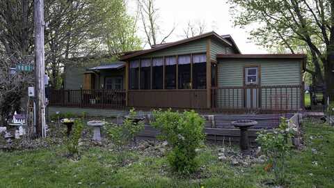 9807 Cedar, Bernard, IA 52032