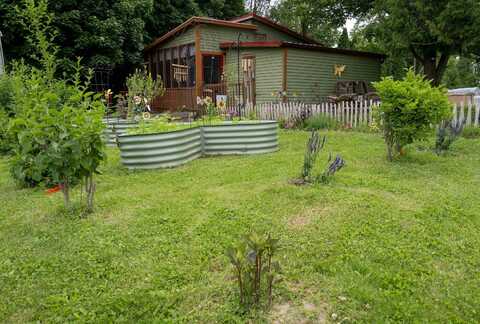 9807 Cedar, Bernard, IA 52032