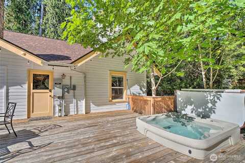 33823 State Route 706 E 1, Ashford, WA 98304