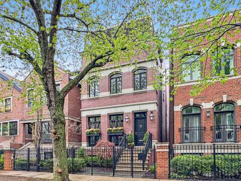 3315 N Lakewood Avenue, Chicago, IL 60657