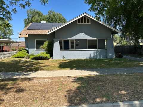 1034 L Street, Reedley, CA 93654