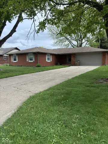 2935 Flintwood Drive, Columbus, IN 47203