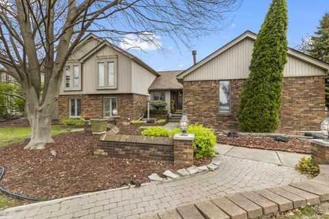 15563 S Royal Doulton, Clinton Township, MI 48038