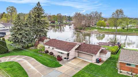 26265 S River, Harrison, MI 48045