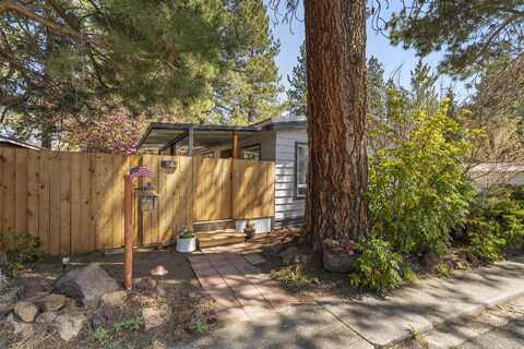 61040 s queens dr, Bend, OR 97702