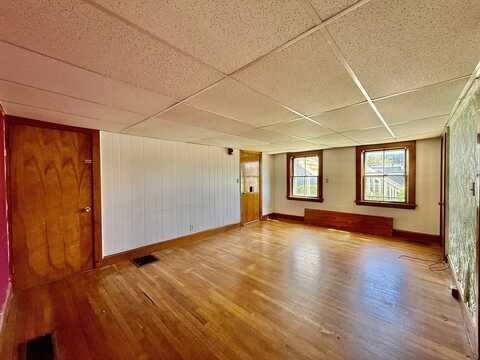 84 Pearl St, Stoughton, MA 02072