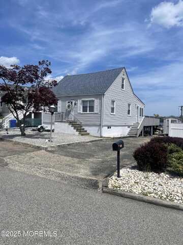 195 Riverside Drive N, Brick, NJ 08724