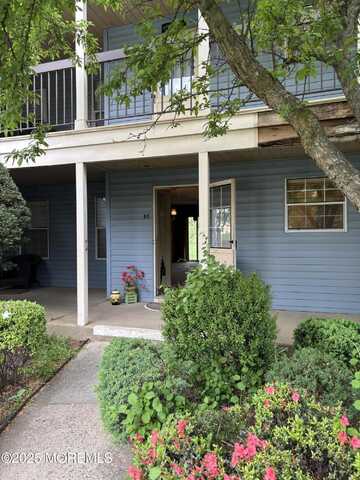 8 Benjamin Franklin Drive, Monroe, NJ 08831