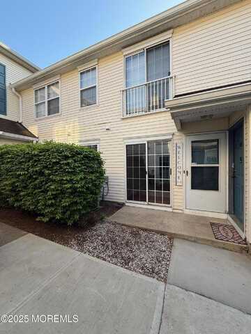 526 Tivoli Court, Morganville, NJ 07751