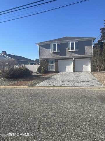 7 Sturgis Road, Lavallette, NJ 08735
