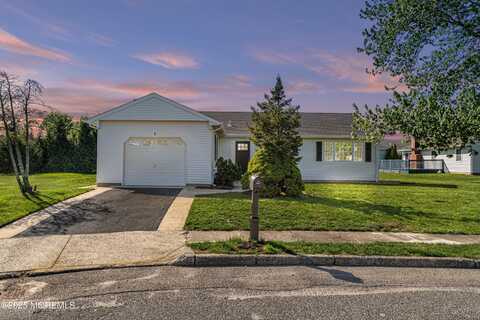 5 Gramercy Court, Toms River, NJ 08757