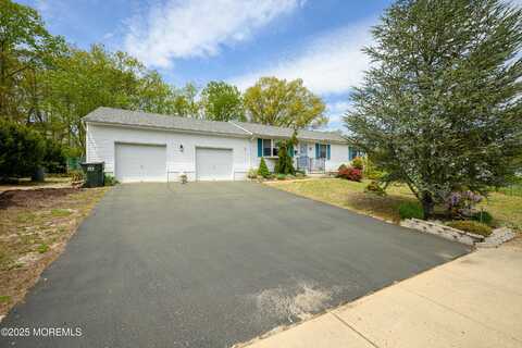 5 Darien Circle, Howell, NJ 07731