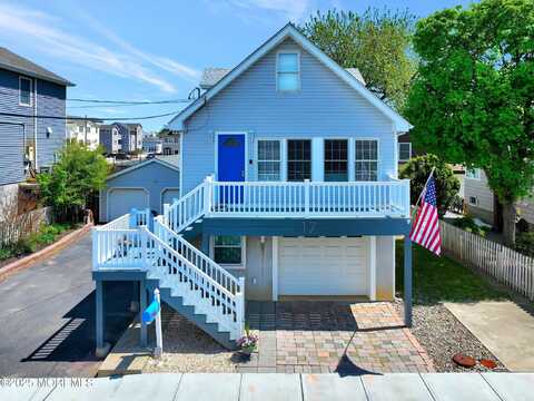 17 Central Avenue, Highlands, NJ 07732